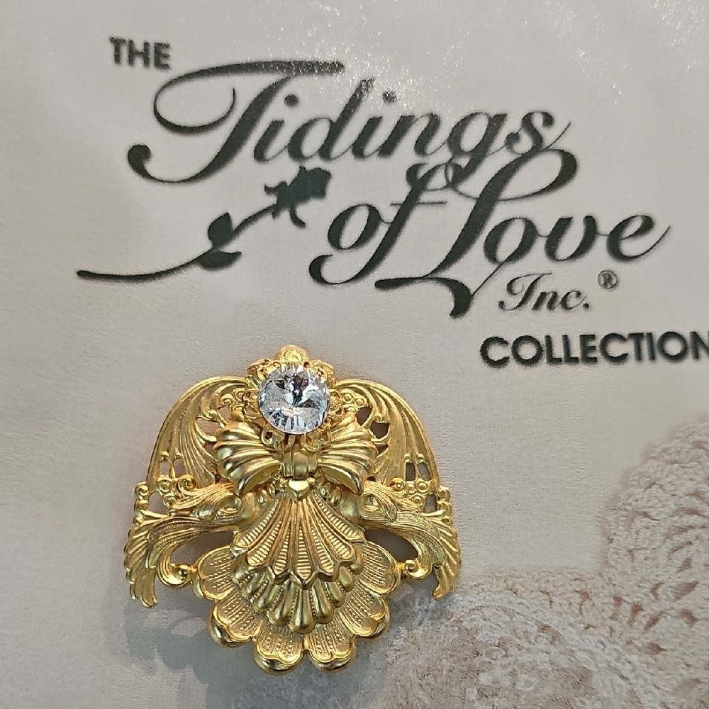 New Tiding Of Love Signed Angel Pin